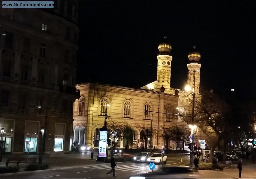 Budapest at night 04.jpg