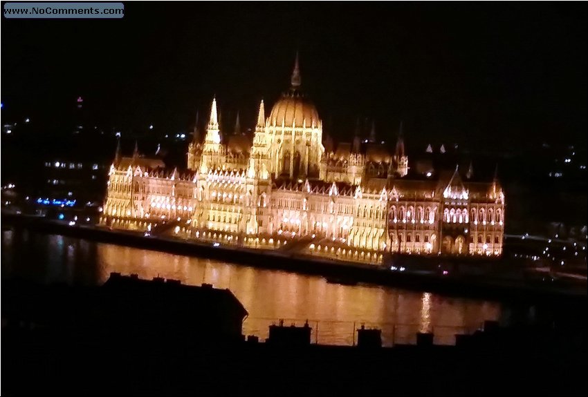 Budapest at night 06.jpg