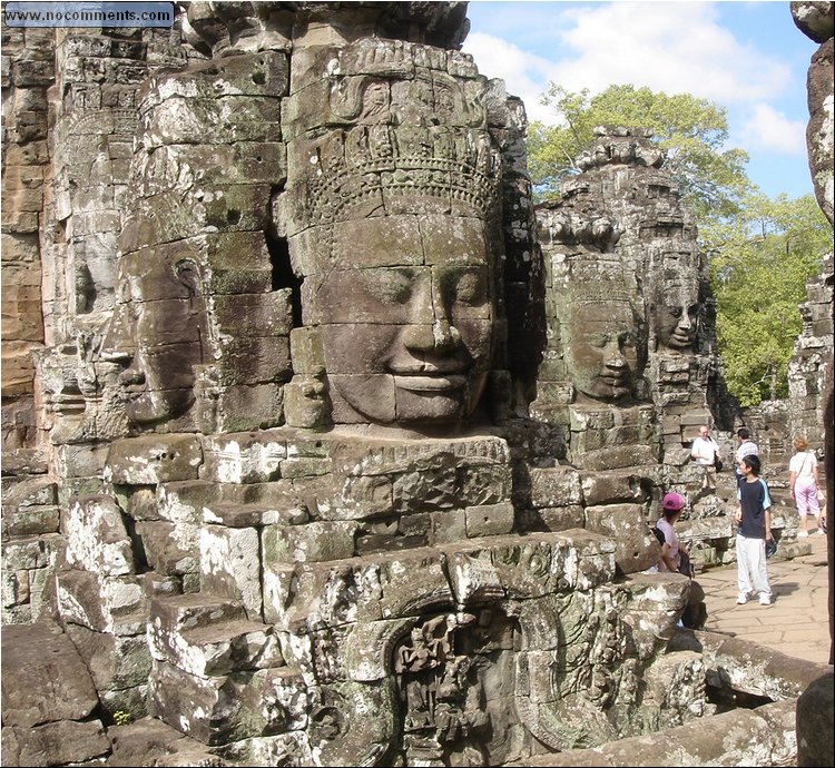 Bayon temple smiles 3.JPG