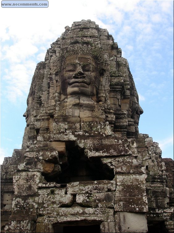 Bayon temple smiles 5.JPG