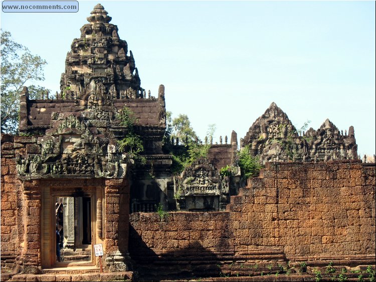 Citadel of Women Banteay Srei 6.jpg