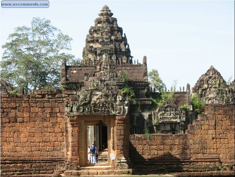 Citadel of Women Banteay Srei 6a.jpg