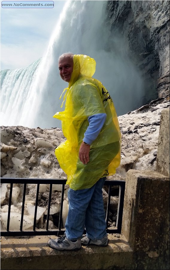 Canadian Niagara Falls 03.jpg