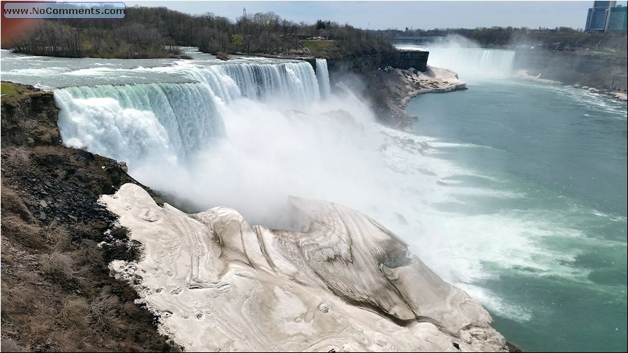 Canadian Niagara Falls 07.jpg