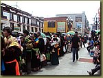 line to see Buddha.JPG