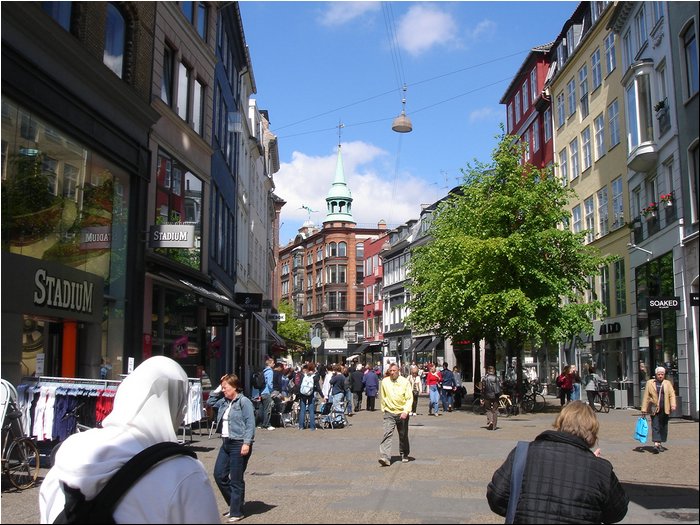 Copenhagen - pedestreans street.JPG
