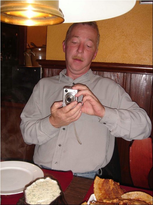 Lunch in Ringsted - Birger is playing with his food..again!.JPG