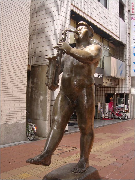 Himeji Street statue.JPG
