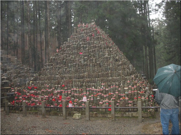 Cemetery, children statues.jpg