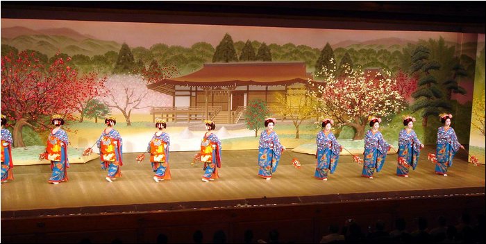 Maiko Dance 5.JPG