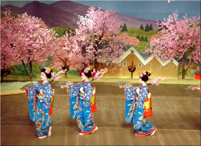 Maiko Dance 9a.JPG