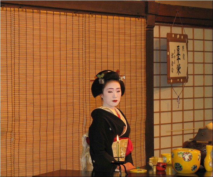 Maiko Tea ceremony 3a.jpg