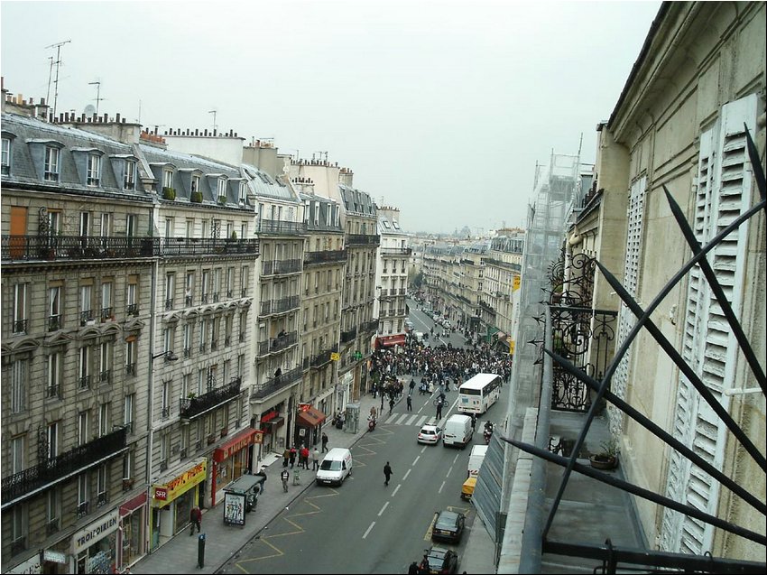 Paris, protest. Don't leave, guys, our wine industry depends on you!.jpg