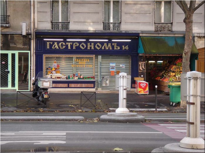 Montparnasse, Russians are coming.JPG