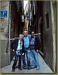 Barcelona narrow street Jewish quarter.JPG