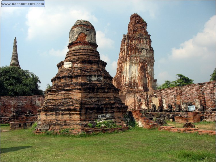 Ayutthaya - Chedis, Stupas.jpg