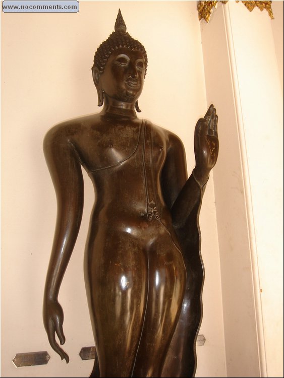 Marble Temple Buddha calmig relatives (Sukhothai period).JPG