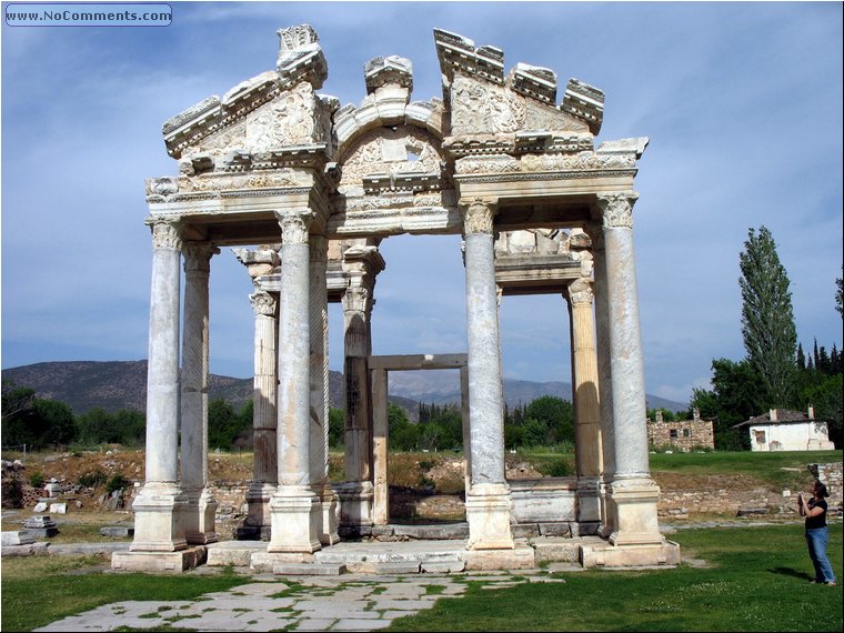 Aphrodisias Temple 1b.jpg