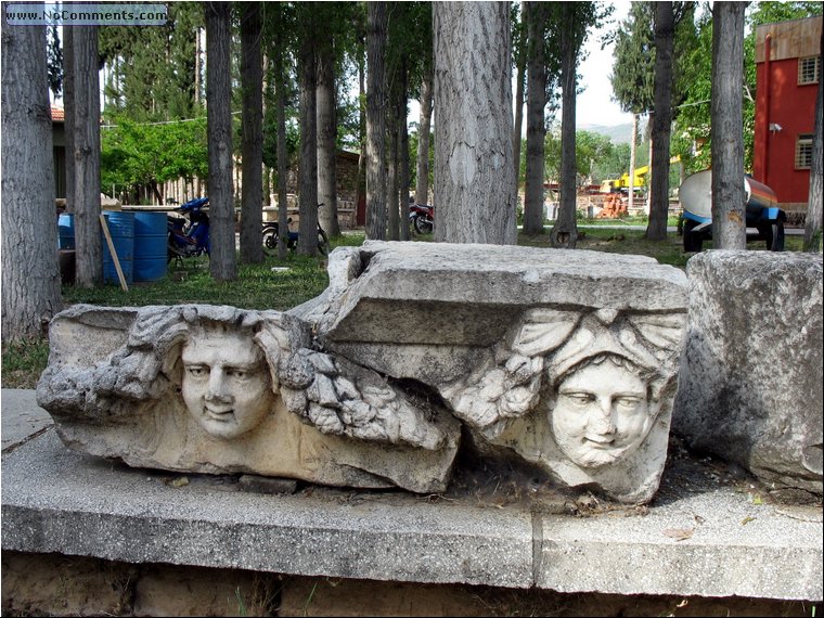 Aphrodisias sarphogus 1.jpg