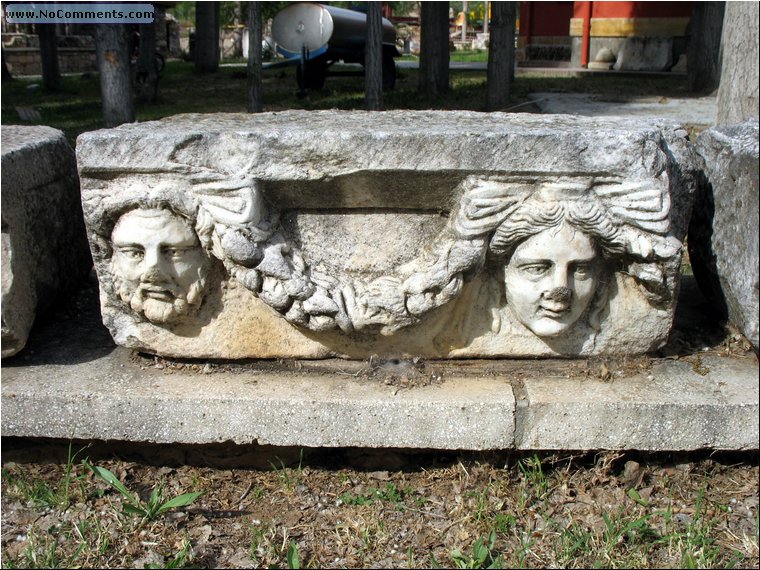 Aphrodisias sarphogus 2.jpg