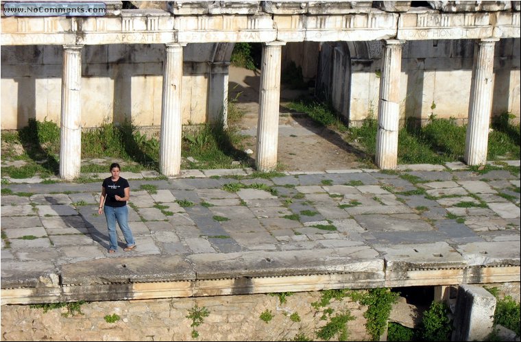 Aphrodisias theater 1a.jpg