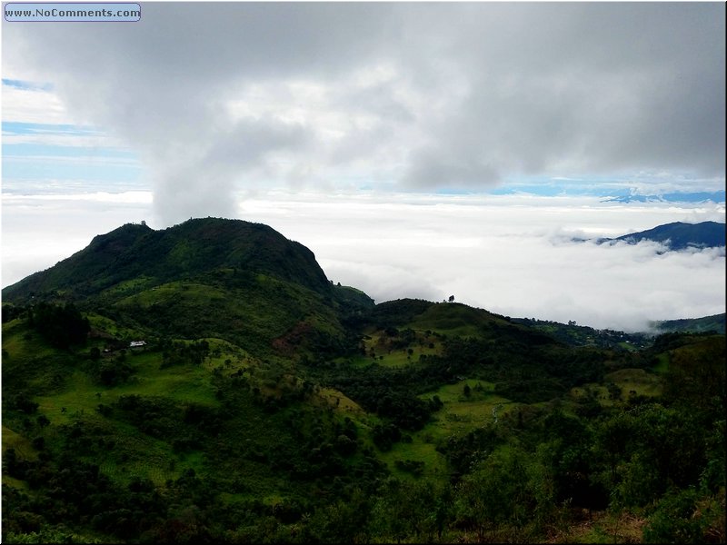 Andes_above_clouds_01.jpg