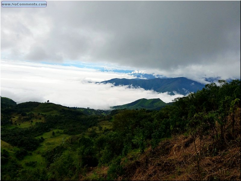 Andes_above_clouds_02.jpg